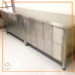 Locker metƔlico con puertas microperforadas.
